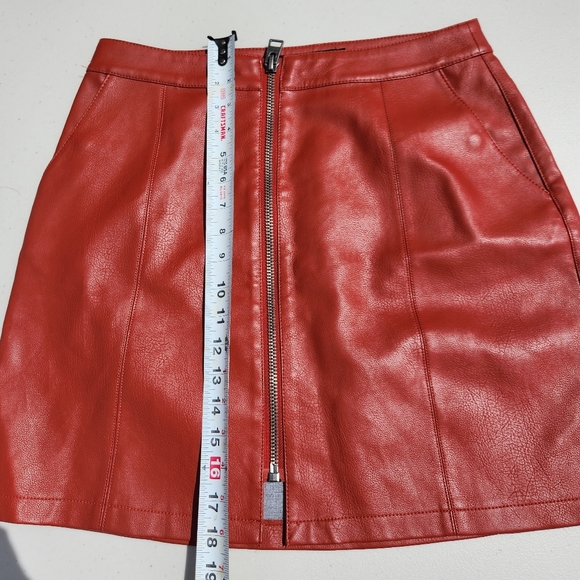 Faux leather skirt - Picture 3 of 3